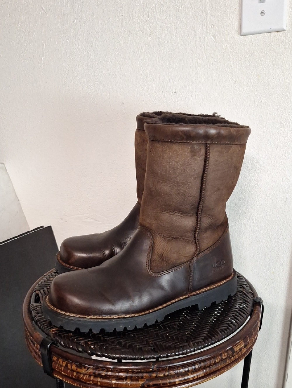 UGG Boots Mens Size 9 Shearling Brown Pull On Round Toe